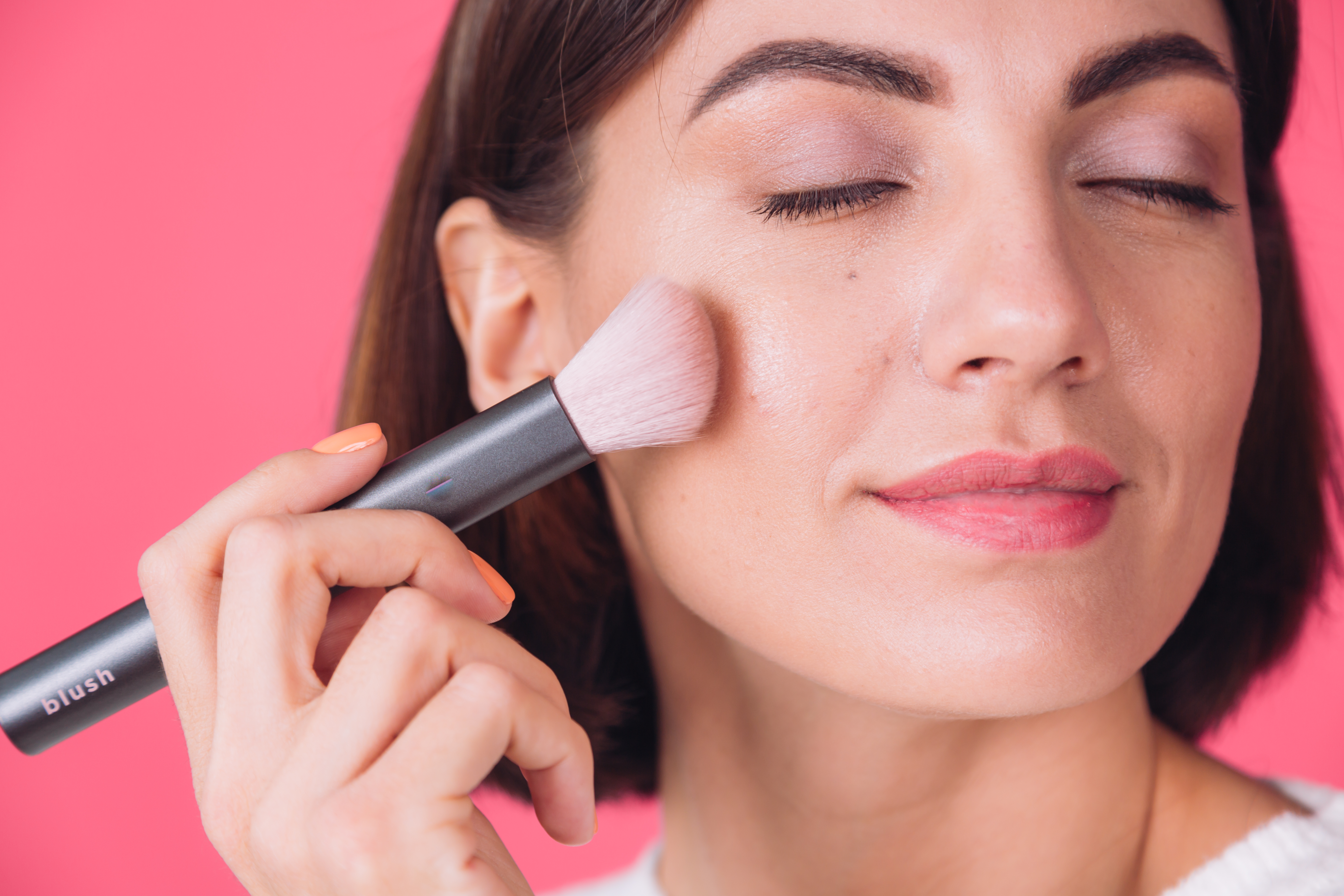 Different Types of Blush and How To Apply It